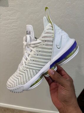 Nike LeBron 16 Men's Shoes Buzz Lightyear AO2588-102, Size 10 - CLEAN!